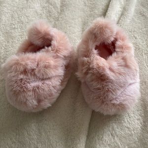Comfy Infant Booties!! Never Worn. Great Condition